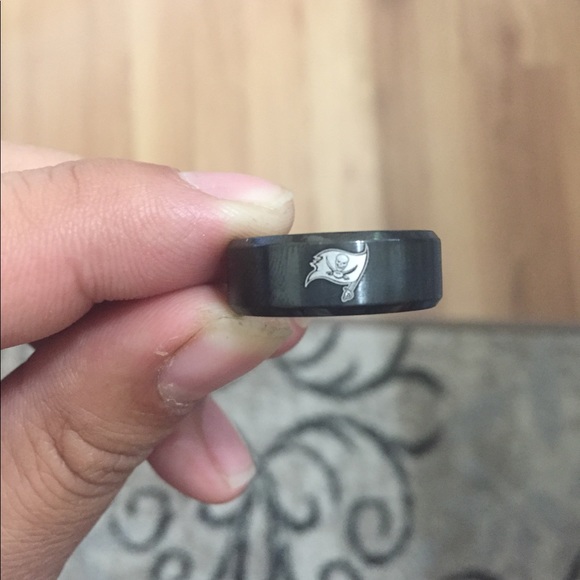 Tampa Bay Buccaneers Black Ring - Picture 2 of 3